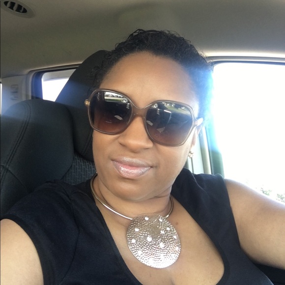 Meet your Posher, Tara - Picture 1 of 1